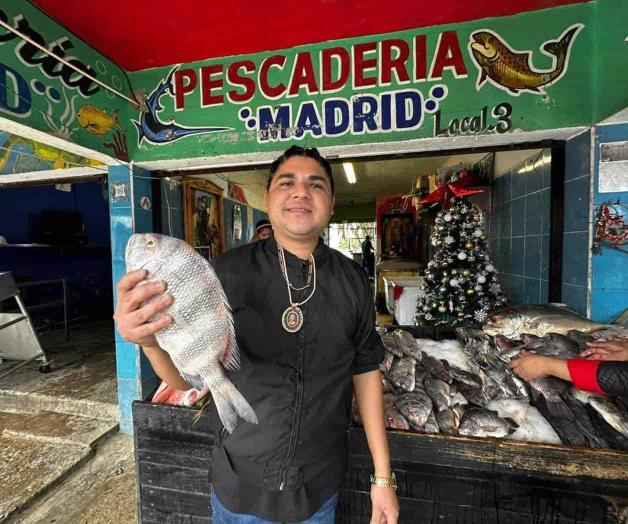 Salvan “crudos” el día a vendedores de mariscos