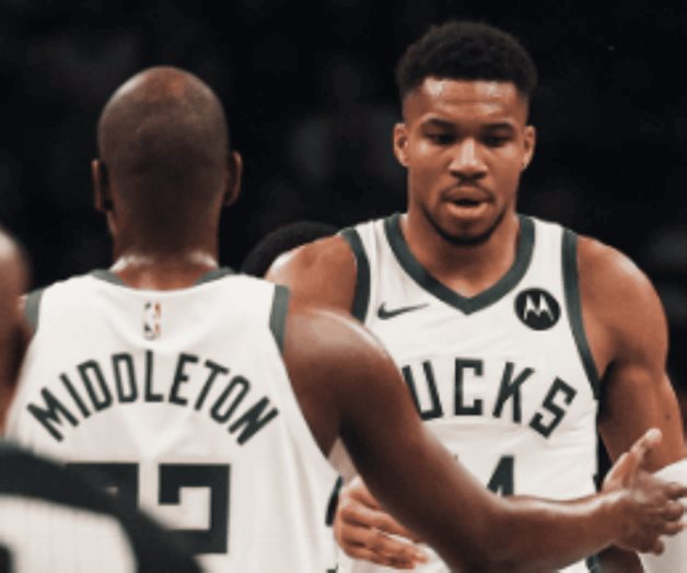 Antetokounmpo y Khris Middleton destacan en el triunfo de Bucks