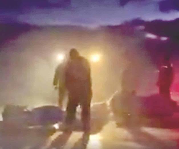 Rescatan a pescadores en un témpano de hielo Rescatan a pescadores en un témpano de hielo