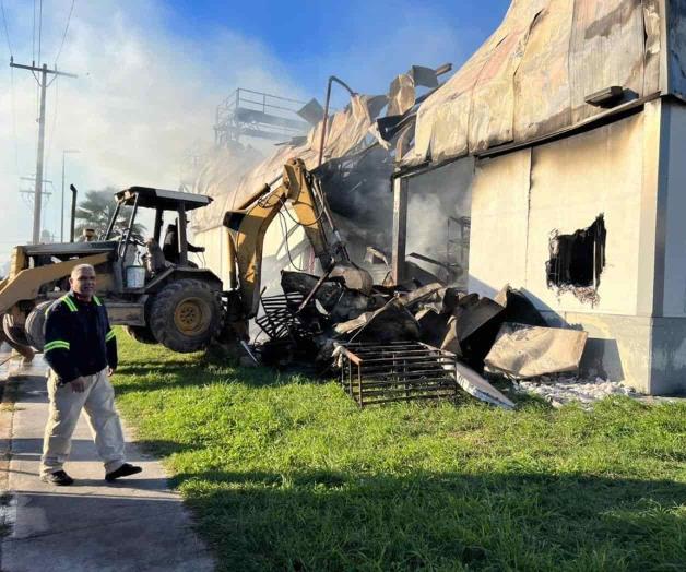 Inicia la demolición de la tienda Bodega Aurrerá