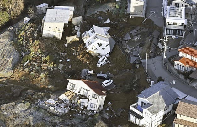 Sismos dejan al menos 48 muertos y destruyen construcciones en la costa oeste de Japón