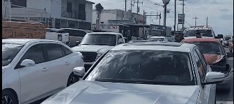 Reynosa | Elementos de Peritaje de Tránsito local se encuentran tomando conocimiento de un accidente vehicular en el libramiento Monterrey-Reynosa frente a las Instalaciones de la FGR