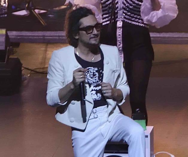 León Larregui denuncia en redes sociales haber sido golpeado en París León Larregui denuncia en redes sociales haber sido golpeado en París