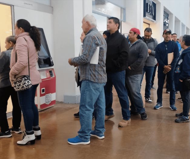 Forman largas filas para pagar predial