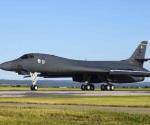 Bombardero B-1 se estrella en base de la Fuerza A&eacute;rea