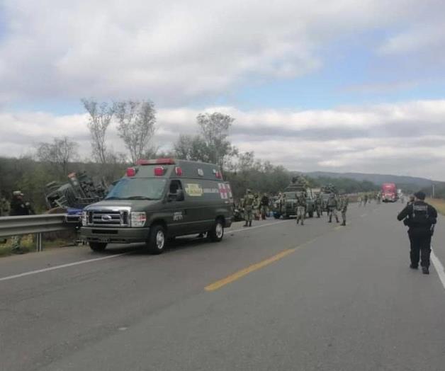 Vuelca camión con militares en Victoria; hay 19 heridos