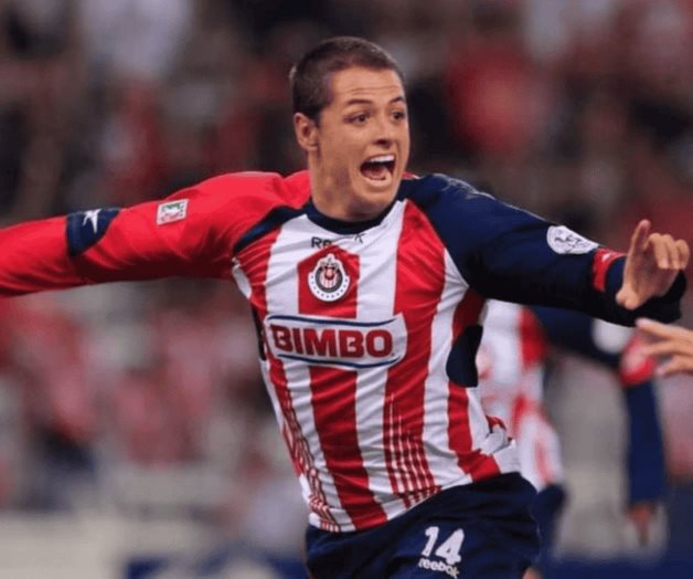 Chicharito Hernández reducirá su salario para regresar a Chivas