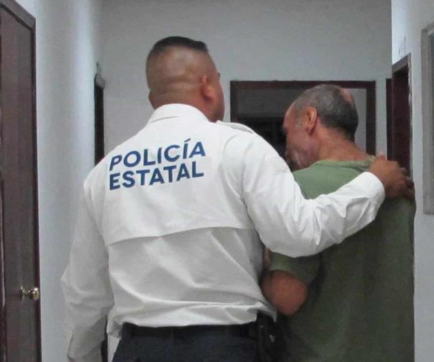 Manda mecánico detener a sujeto