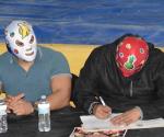 Firman contrato para una lucha de apuestas