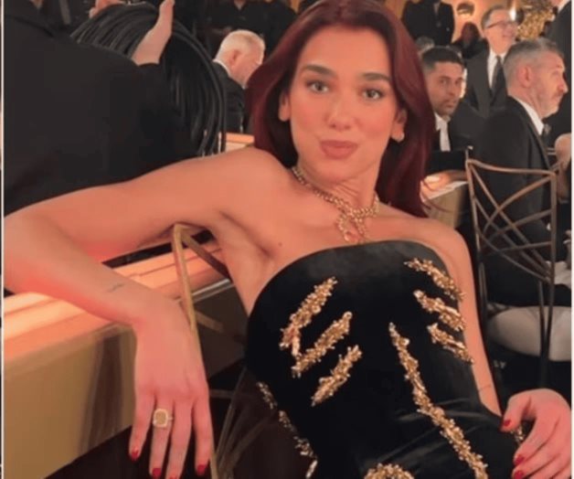 Dua Lipa vive incómodo momento en Globos de Oro por vestido Dua Lipa vive incómodo momento en Globos de Oro por vestido