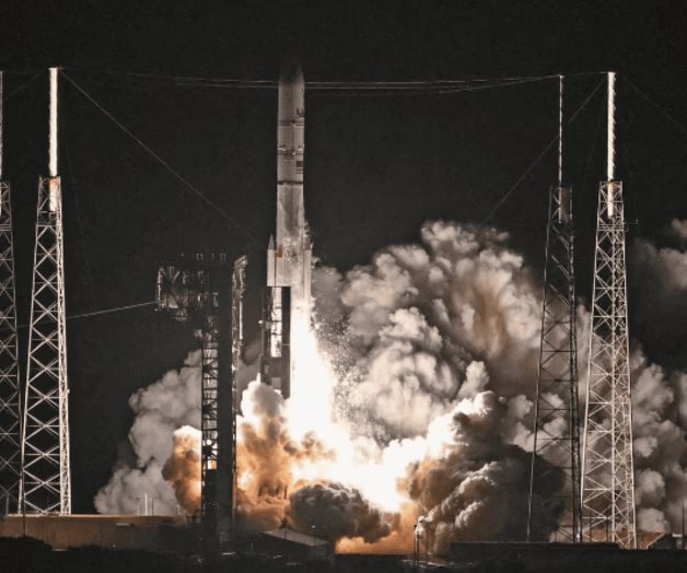 Sueño espacial en camino a la Luna Sueño espacial en camino a la Luna