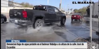 Reynosa | Reportan fuga de agua en el bulevar Hidalgo a la altura de la calle José de Escandón