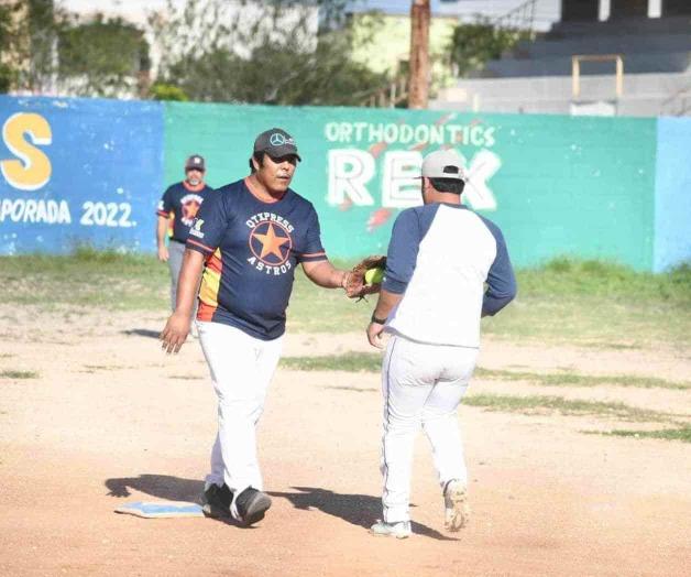 Noquea Bull Dog a los Compadres