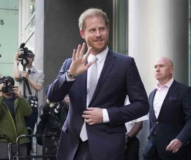 Premiarán logros de Enrique y Lauren Sanchez en aviación