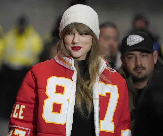 Taylor Swift pone ambiente en el palco durante el juego de los Chiefs