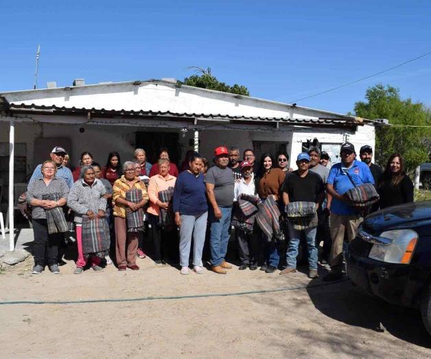 Entrega alcaldesa cobijas