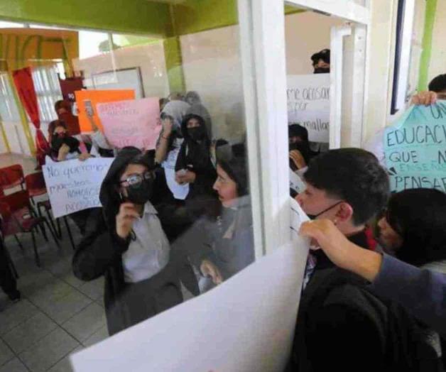 Alumnas aseguran que hay maestros acosadores en Lerma, Edomex