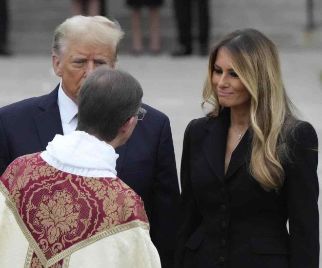 Melania Trump recuerda a su madre en el funeral