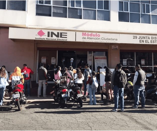 Módulos del INE en Edomex registran largas filas