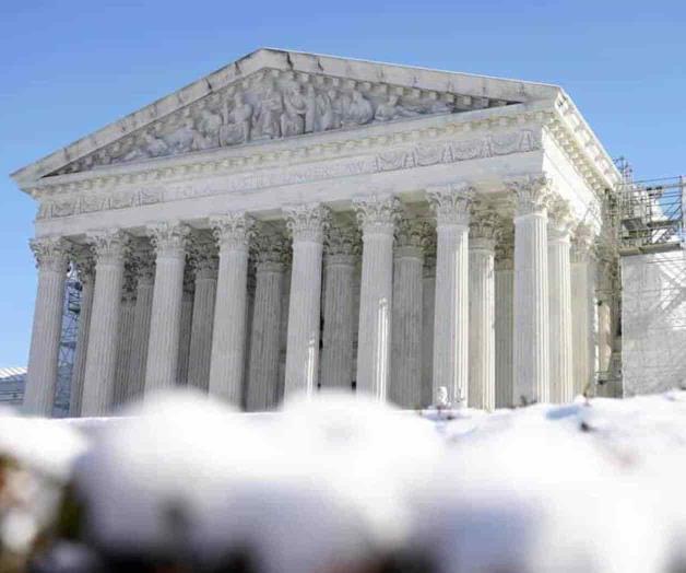 Corte Suprema de EEUU permite que Patrulla Fronteriza corte alambre instalado por Texas en frontera