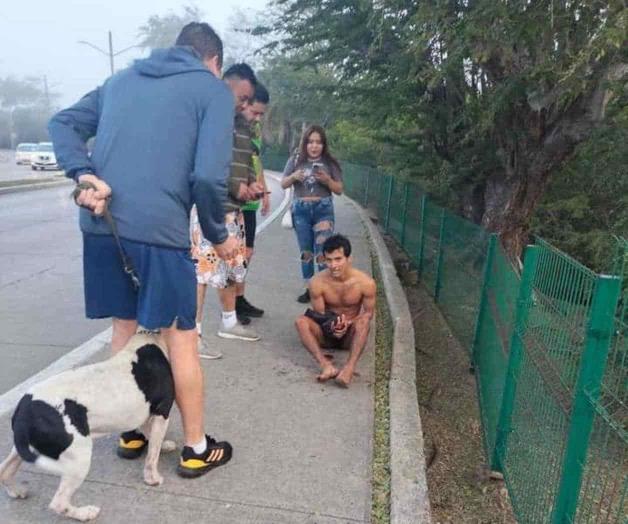 Presume su ‘valentía’ al enfrentar cocodrilos Presume su ‘valentía’ al enfrentar cocodrilos