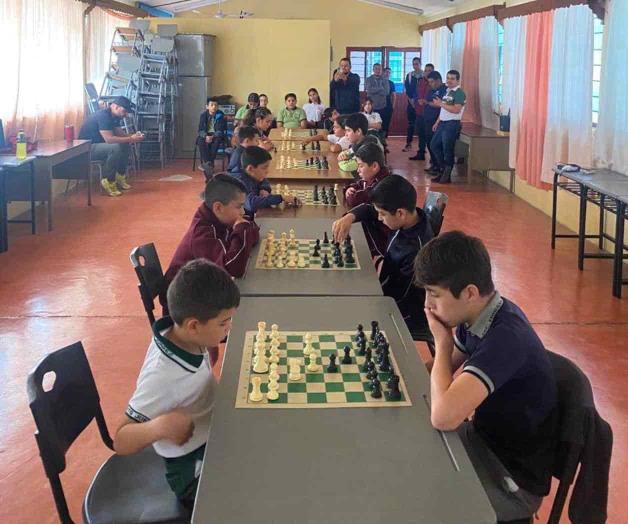 Seleccionan a cuatro alumnos para estatal de ajedrez