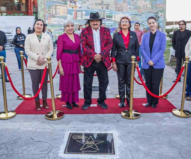 Devela Passos placa en Paseo de la Fama Devela Passos placa en Paseo de la Fama