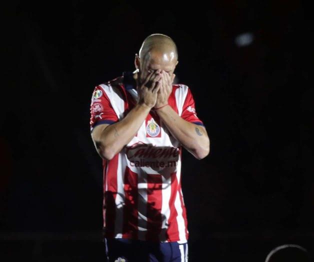 Llega Javier Hernández a las lágrimas en su presentación con Chivas