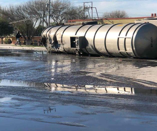 Volcadura de pipa provoca cierre de carretera Matamoros-Reynosa Volcadura de pipa provoca cierre de carretera Matamoros-Reynosa