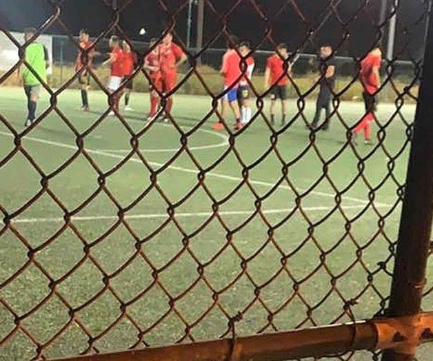 Pega bala perdida a jugador de soccer