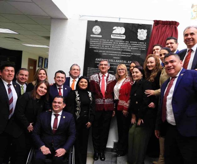 Develan placa conmemorativa del Bicentenario del Congreso Develan placa conmemorativa del Bicentenario del Congreso