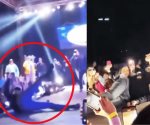 Se burlan internautas de la caída de Dani Flow en escenario