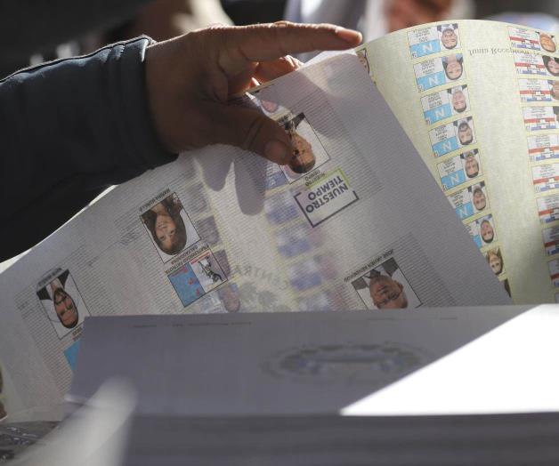 Salvadoreños van a las urnas tras campaña electoral atípica