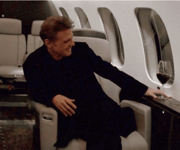 Luis Miguel comparte foto inédita en lujoso avión Bombardier 7500