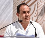 Abuchean a Cuauhtémoc Blanco y AMLO lo defiende