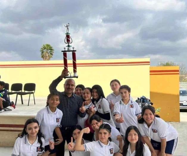 Equipo de volibol de secundaria del Mazo, se corona