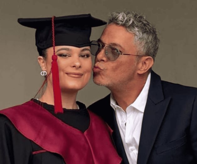 Alejandro Sanz sorprende a su hija Manuela el día de su graduación