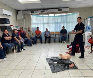 Capacitan en primeros auxilios a docentes en escuela de Reynosa