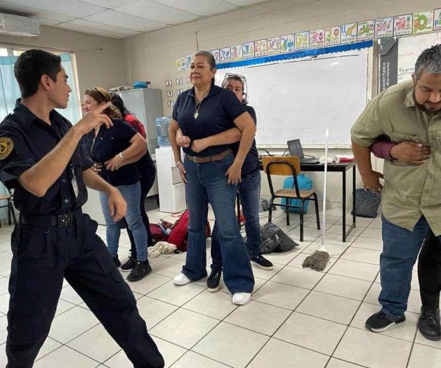 Capacitan en primeros auxilios a docentes en escuela de Reynosa