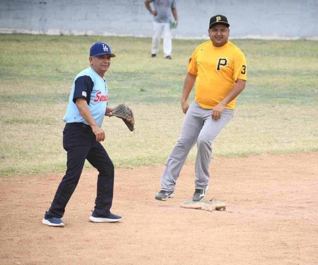 Apalean Amigos de Nelson a la Secundaria 10 en la Liga Burocrática de Softbol