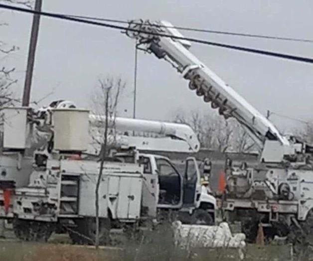 Repara falla CFE en Miguel Alemán Repara falla CFE en Miguel Alemán