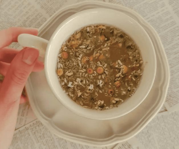 Los beneficios de beber té de clavo de olor con manzanilla