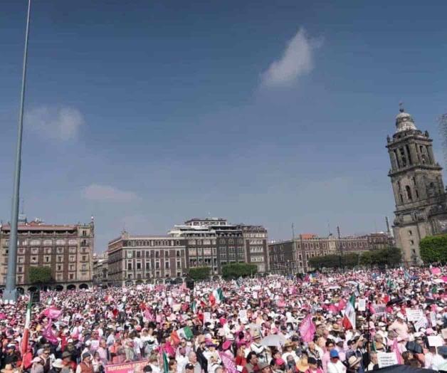 La marea rosa grita por la democracia y contra López Obrador La marea rosa grita por la democracia y contra López Obrador