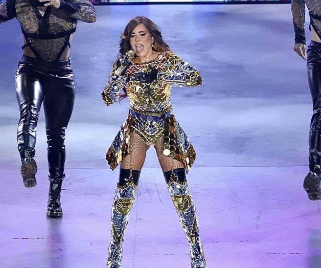 Celebra Gloria Trevi su cumpleaños con sus padres