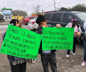 Padres toman escuela de Matamoros por caso de abuso a alumna