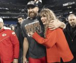 Viaja Travis Kelce a Australia para acompañar a Taylor Swift