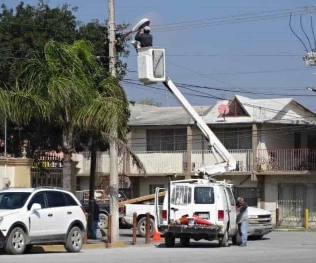 Instalan nuevas luminarias en calles