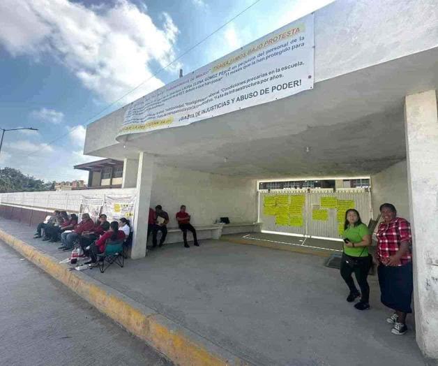 Mantienen plantón en Secundaria 87 de Altamira por falta de transparencia Mantienen plantón en Secundaria 87 de Altamira por falta de transparencia