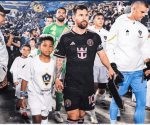 Messi saltó a la cancha con el hijo de Kim Kardashian y Kanye West