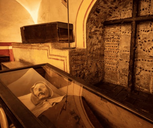 Las 12 momias de un convento del virreinato y los zapatistas que las hallaron Las 12 momias de un convento del virreinato y los zapatistas que las hallaron